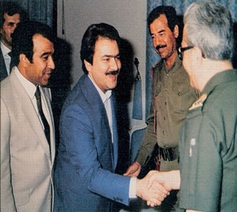 از راست به چپ: طارق عزیز،صدام حسین،مسعود رجوی