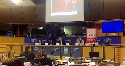 افشای جنایات فرقه رجوی در مورد کودکان در کنفرانس مبارزه با فقر و محرومیت کودکان پارلمان اروپا