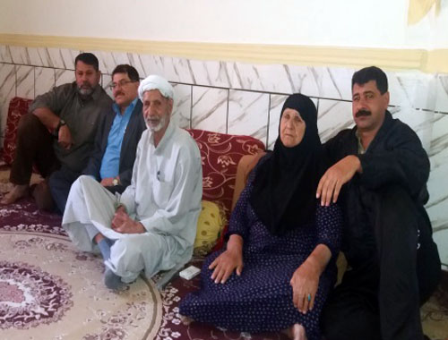 دیدار اعضای انجمن نجات خوزستان با خانواده امیر حزبه پور از اسیران دربند فرقه