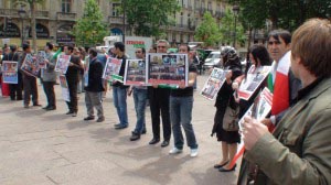 Anti-terrorism demonstration held outside Rajavi court