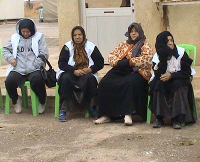 حضور خانواده های استان فارس درب کمپ اشرف