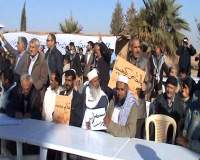 اعتراض گسترده خانواده های استان فارس در جلوی درب اشرف