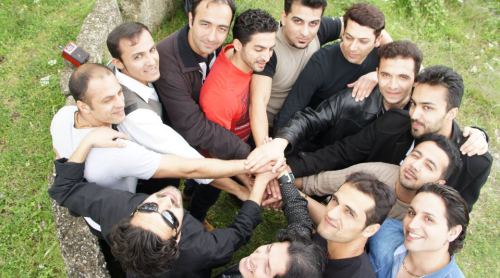 قدم نهادن ۱۵ نفر از دوستان اسیر از فرقه رجوی به دنیای آزاد مبارک باد