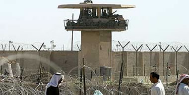 سفارت آمریکا در عراق از تحویل پادگان اشرف محل استقرار نیروهای گروه تروریستی مجاهدین به دولت عراق از اول ژانویه 2009 (پنجشنبه اینده 12 دی ماه) خبر داد.