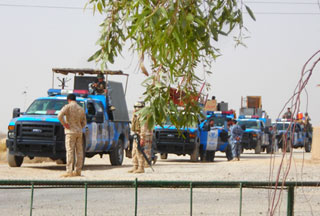 35 عضو گروه تروریستی مجاهدین که در جریان درگیریهای اخیر در اردوگاه اشرف (عراق جدید) در شمال بغداد دستگیر شدند، برای بازجویی به پایتخت عراق منتقل شدند.
