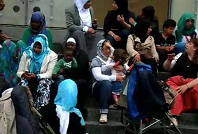 Rent-a-Crowd audience gathered in Villepinte for Rajavi's speech