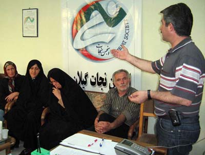 حمید حاجی پور در جمع خانواده های انجمن نجات گیلان