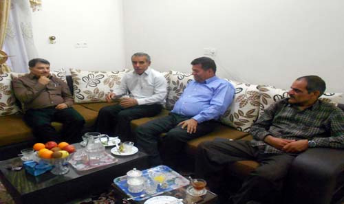 دیدار اعضای انجمن خوزستان با خانواده حیدر پیرزادی از اسیران فرقه رجوی