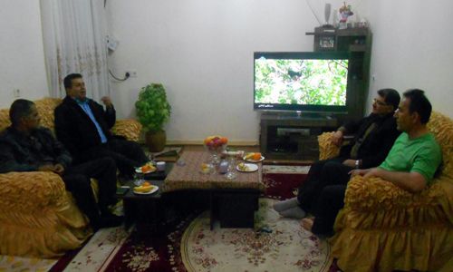دیداراعضای انجمن خوزستان با خانواده داریوش کریمی از اسیران فرقه رجوی