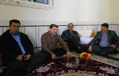 دیدار اعضای انجمن خوزستان با خانواده فریدون زارع از اسیران فرقه رجوی