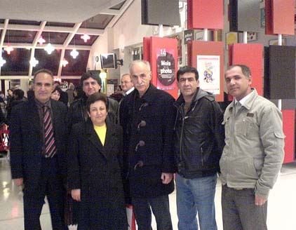 روز 29 ماه نوامبر اعضای جداشده از سازمن مجاهدین خلق که به تازگی به فرانسه رسیده اند، از طرف انجمن ایران باستان آینده درخشان در جلسه ای که "جامعه دفاع از حقوق بشر" تشکیل داده بود شرکت کردند